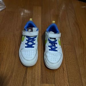 Boys Nike court Borough Low 2 SE worn but still has a lot more wear in it